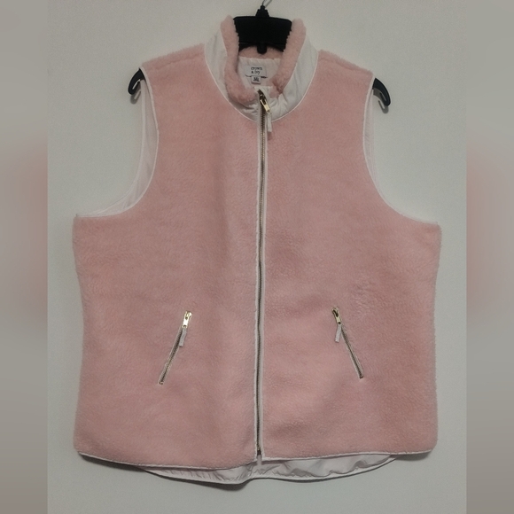 crown & ivy Jackets & Blazers - Light Pink Faux Fur Vest  / Size 2X / EUC